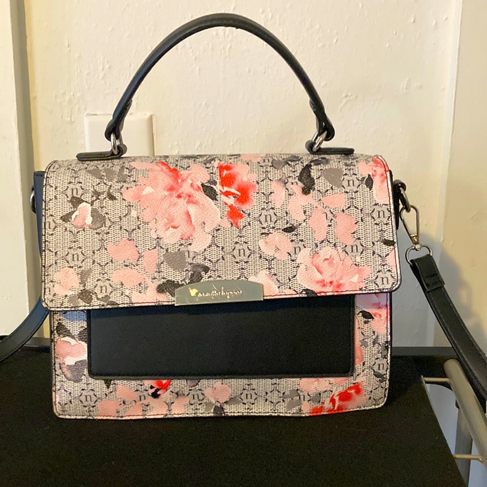 🌸👜 Beautiful top handle with strap